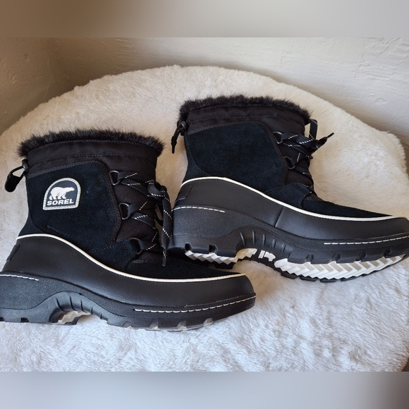 Women's Sorel Tivoli Black Winter Boots with Fur Trim Size 10. - Picture 2 of 6